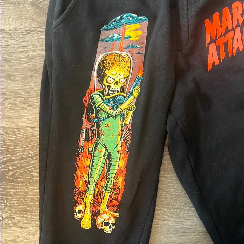 Mars Attacks Sweats - Picture 5 of 9